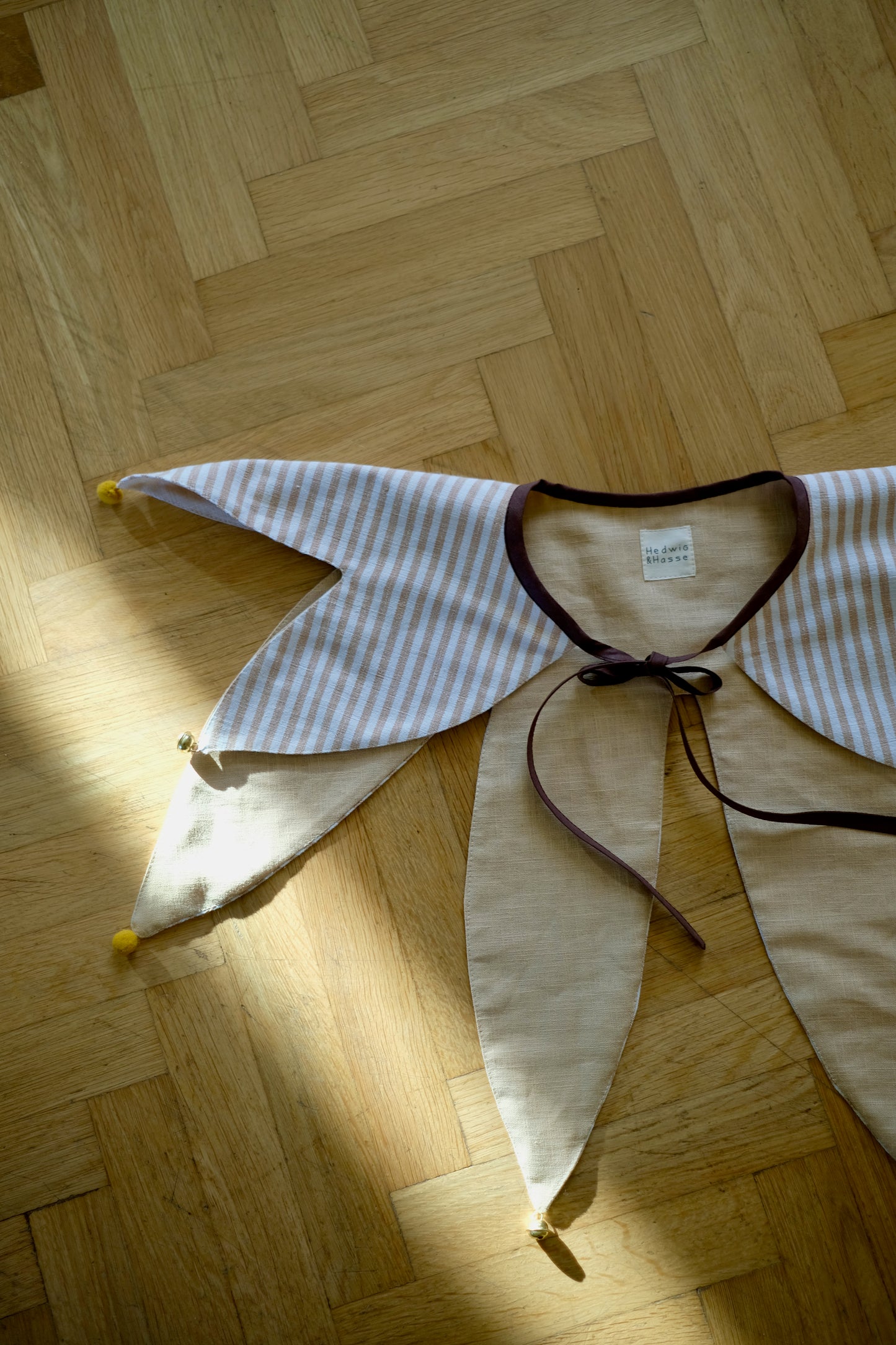 A Unique Costume - The Linen Pelerine