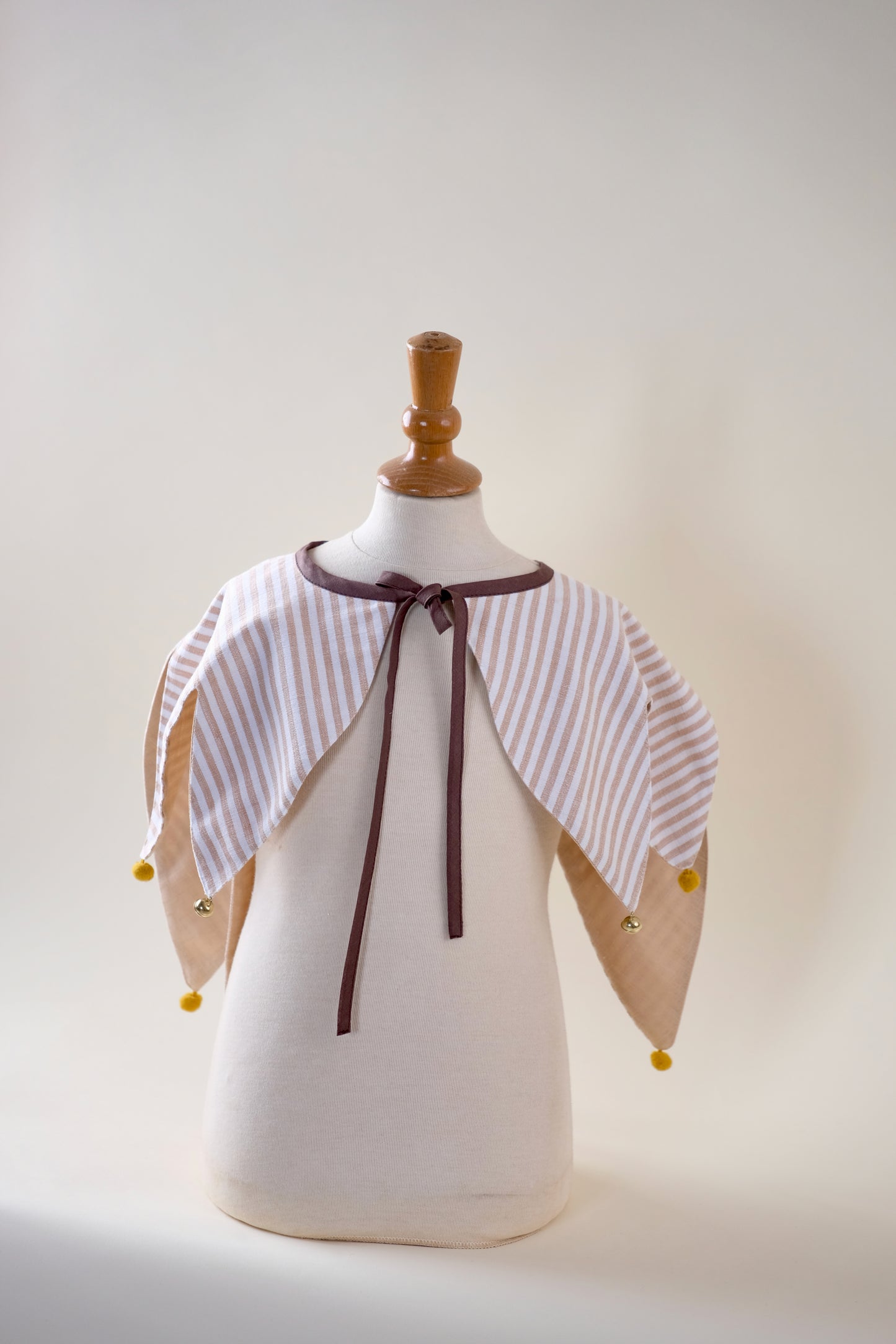 A Unique Costume - The Linen Pelerine